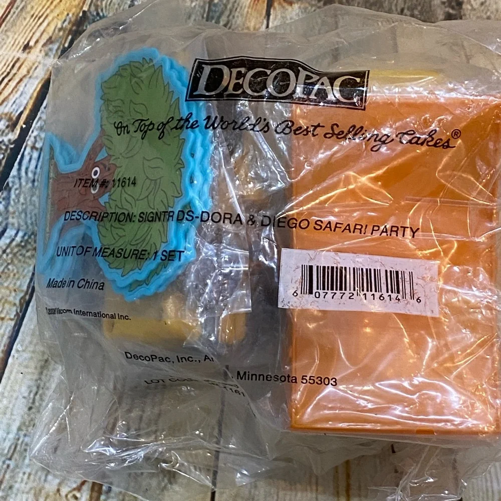 DecoPac Dora The Explorer Cake Topper Set Brand New in Package birthday